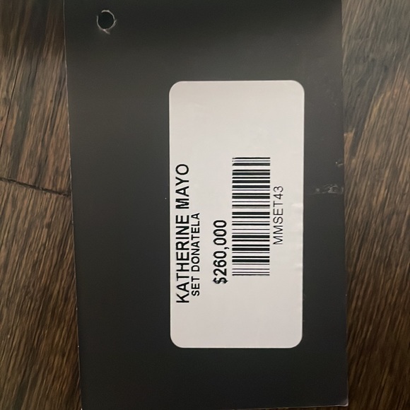 Cute 2 piece set for date night or going out! NEVER WORN BRAND NEW - Picture 3 of 3